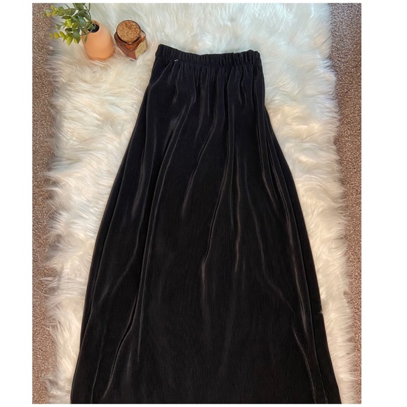 Edgy Pleated Maxi Skirt - Picture 1 of 6